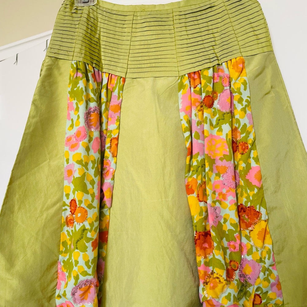 Size 2 Bright green flowered skirt.